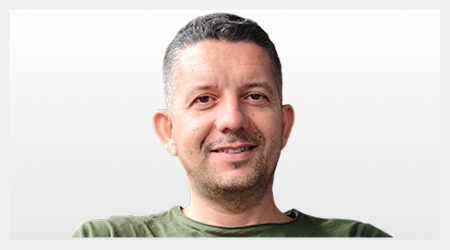 Cxo innovator headshot ray